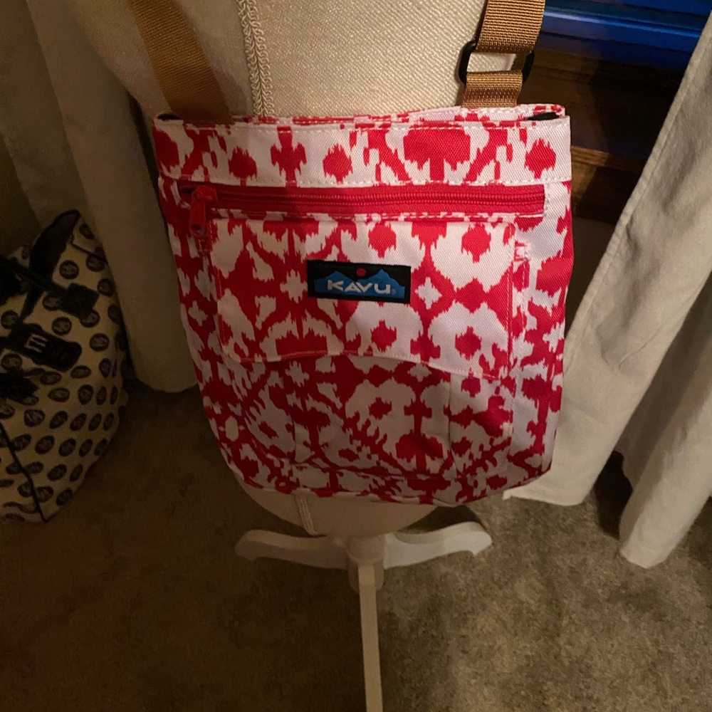 Kava small pouch for essentials , very nice pattern hot pink & white.lightweight